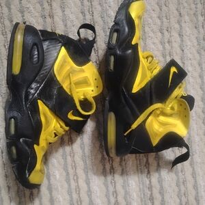 Nike Ken Griffey Jr Air Max Diamond Turf Black and Yellow Sneakers